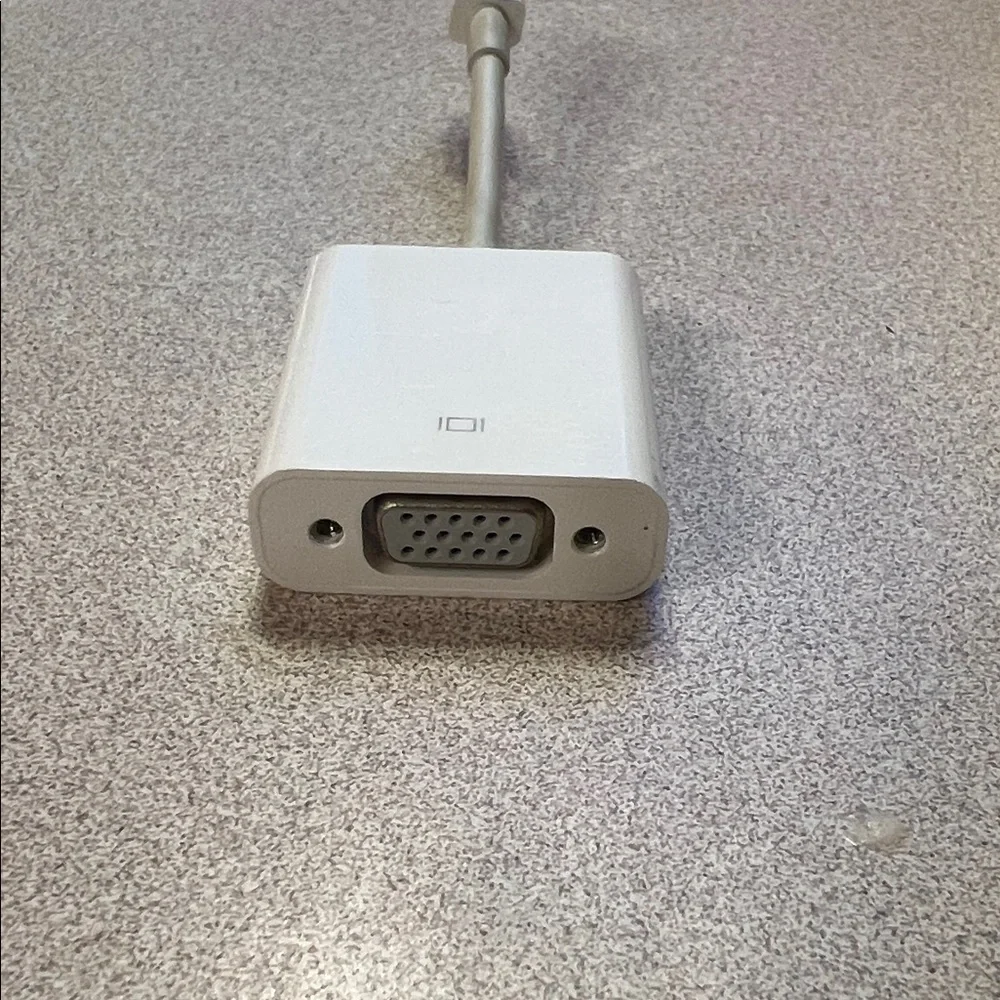 Apple White Adapter Cable